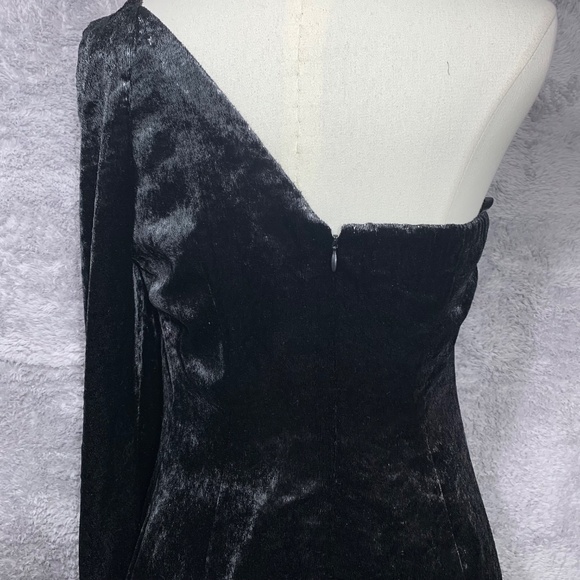 BCBGMAXAZRIA Women’s Black One Shoulder Velvet Cocktail Dress Size 4 NWT - Picture 5 of 10